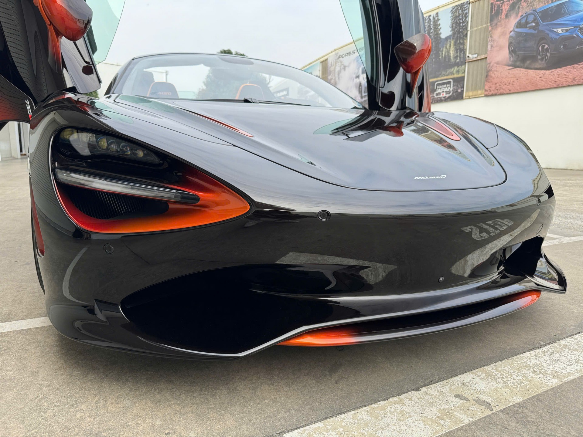 McLaren 750S Spider Orange Coriolis xuất hiện tại Hà Nội