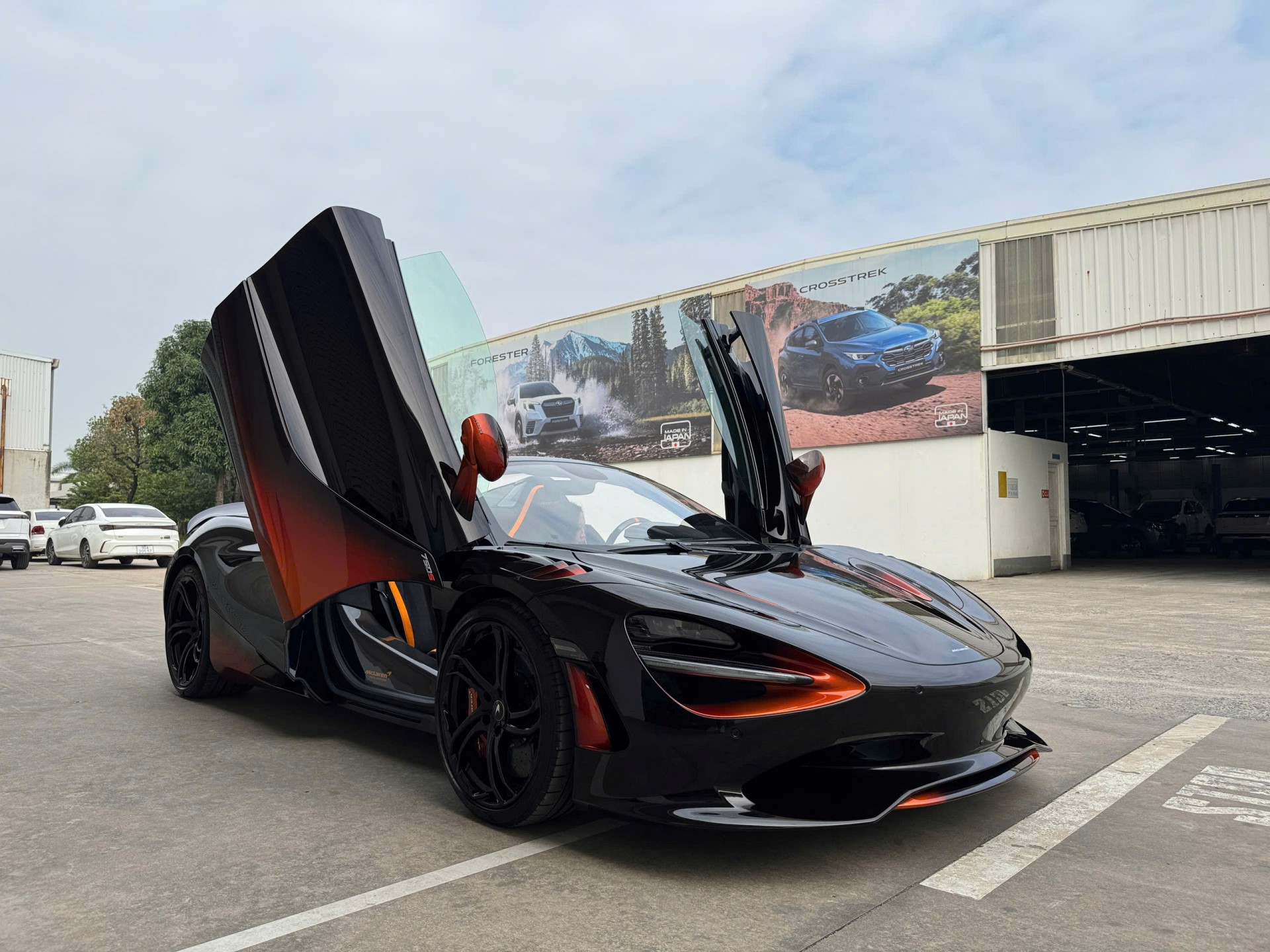 McLaren 750S Spider Orange Coriolis xuất hiện tại Hà Nội