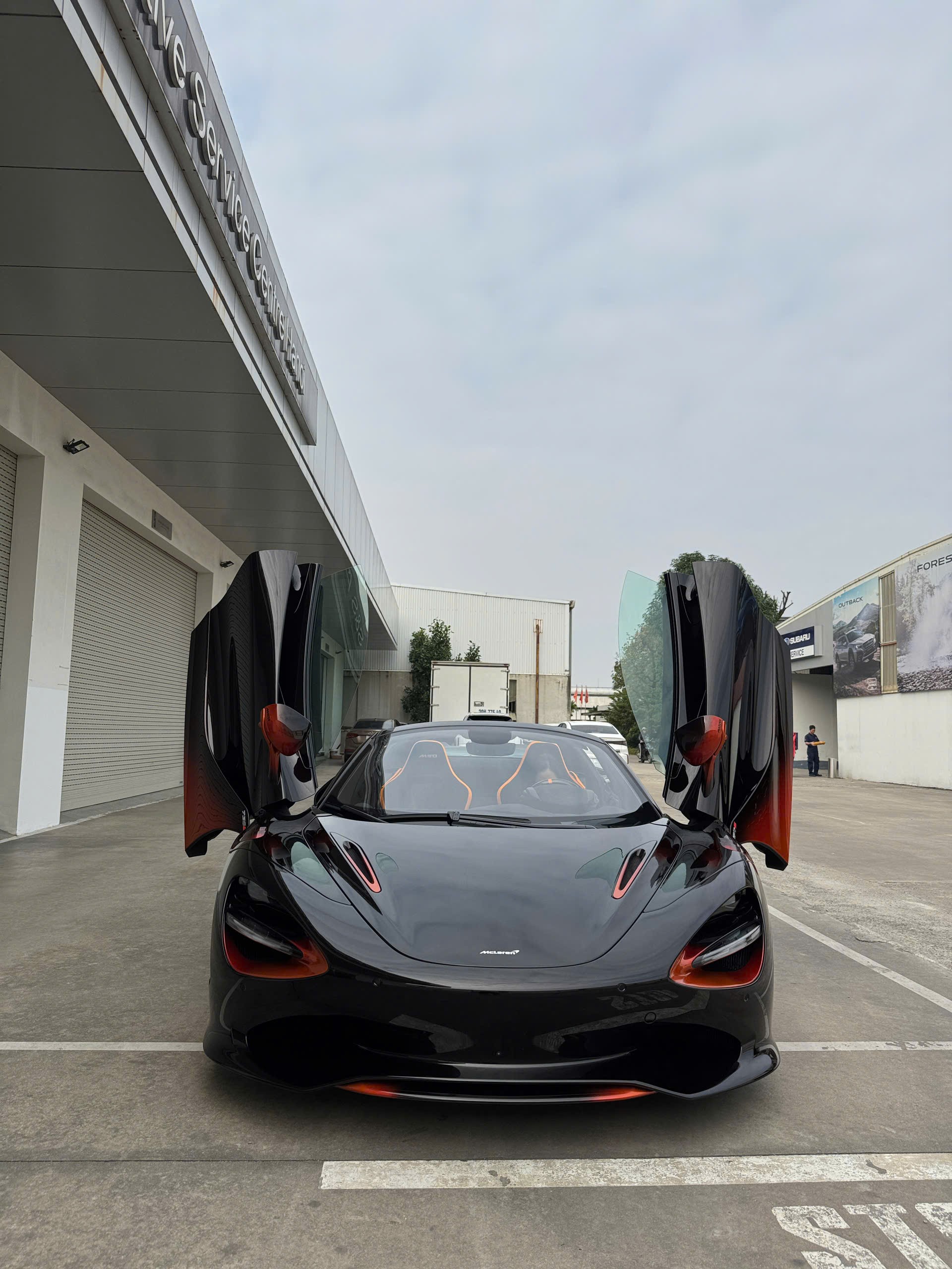 McLaren 750S Spider Orange Coriolis xuất hiện tại Hà Nội