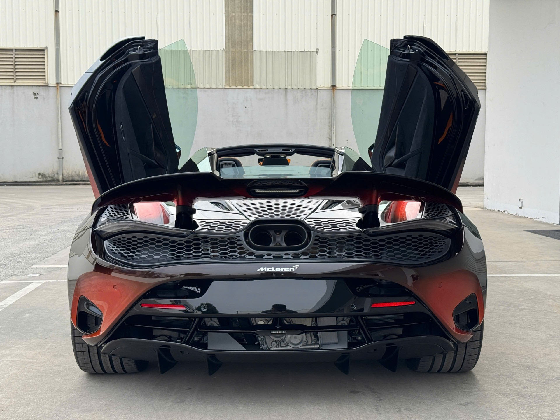 McLaren 750S Spider Orange Coriolis xuất hiện tại Hà Nội