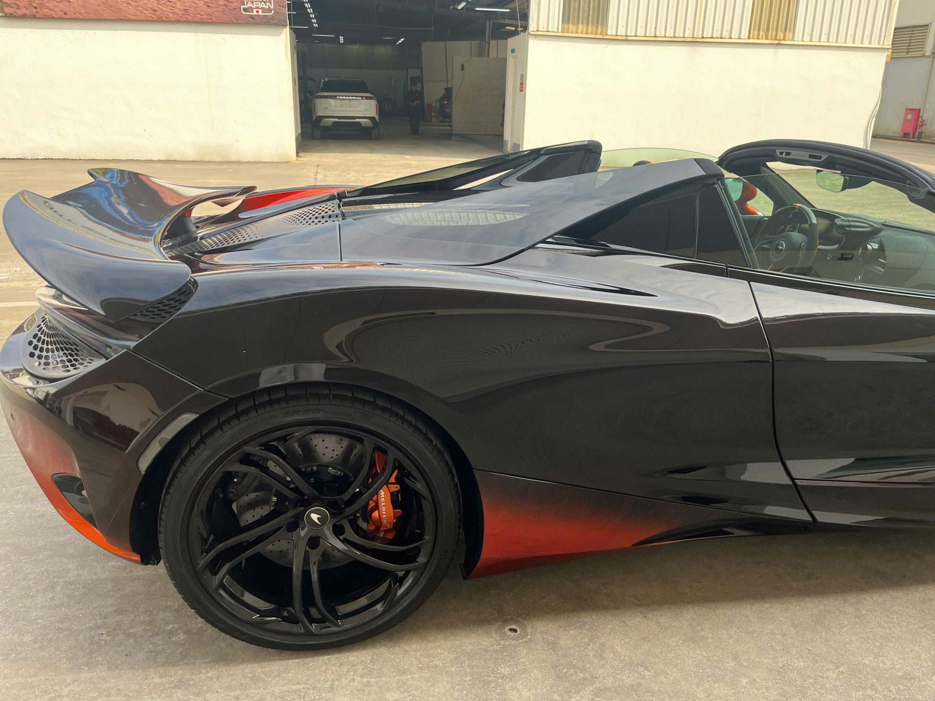 McLaren 750S Spider Orange Coriolis xuất hiện tại Hà Nội
