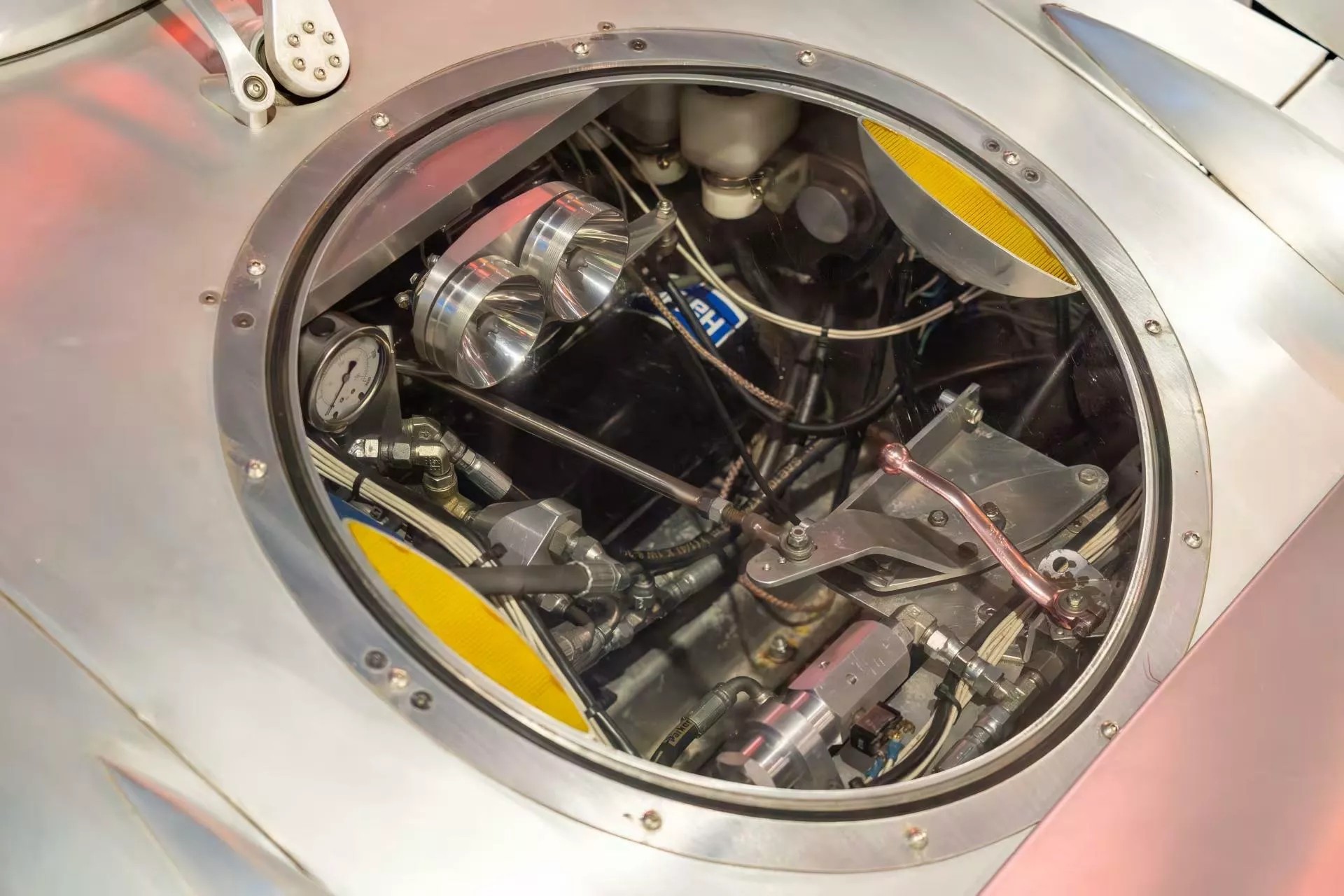 Độc lạ chiếc xe lưỡng cư trang bị động cơ Mazda RX-7 có thể đạt tốc độ 289 km/h