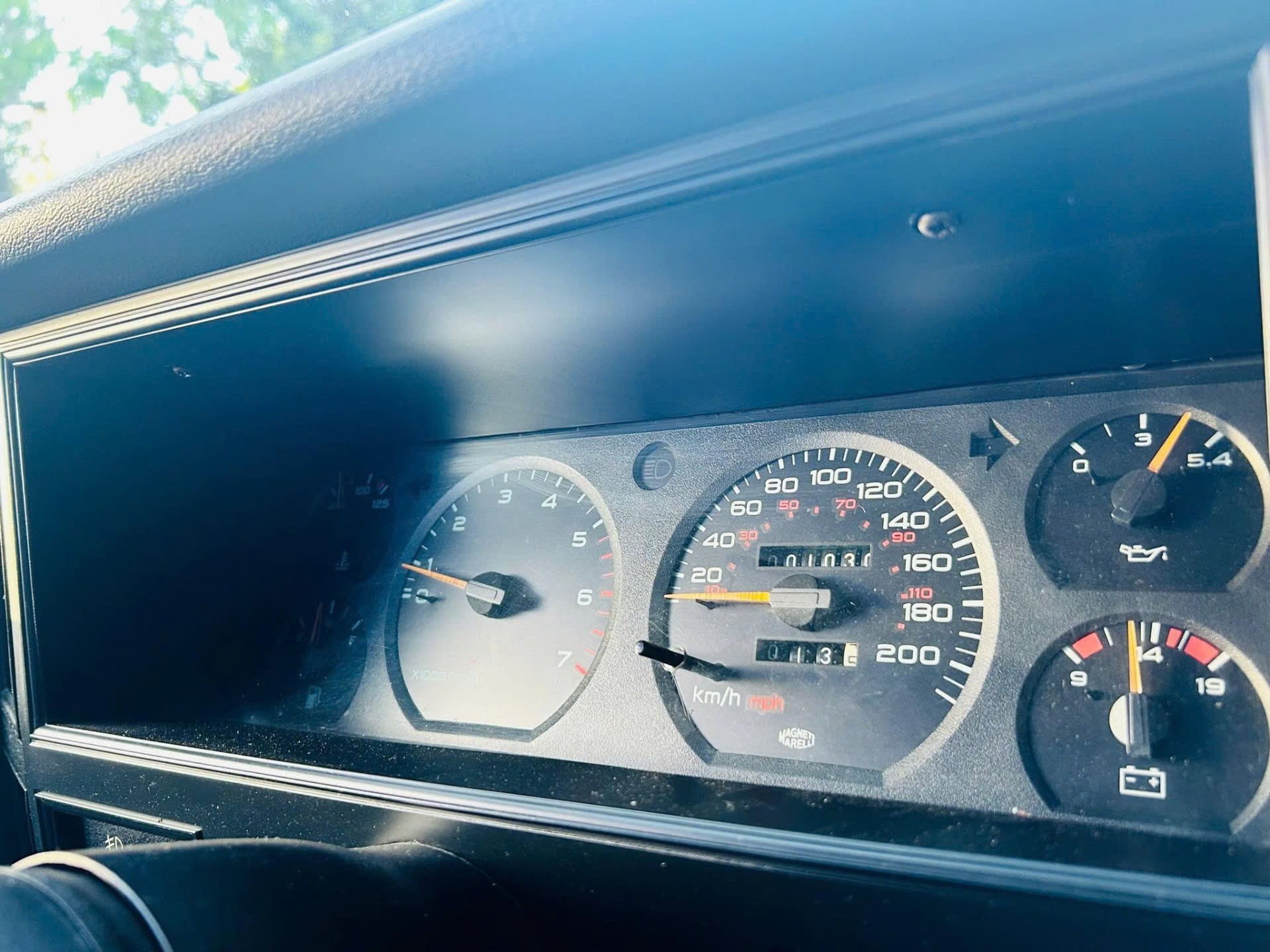 Ngắm Jeep Cherokee gần 25 năm tuổi mới 'tậu' của Vua cà phê Đặng Lê Nguyên Vũ