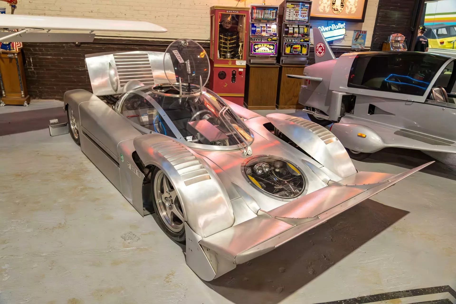 Độc lạ chiếc xe lưỡng cư trang bị động cơ Mazda RX-7 có thể đạt tốc độ 289 km/h