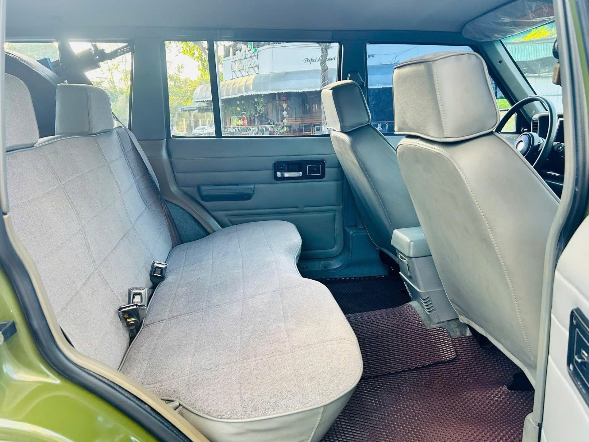 Ngắm Jeep Cherokee gần 25 năm tuổi mới 'tậu' của Vua cà phê Đặng Lê Nguyên Vũ