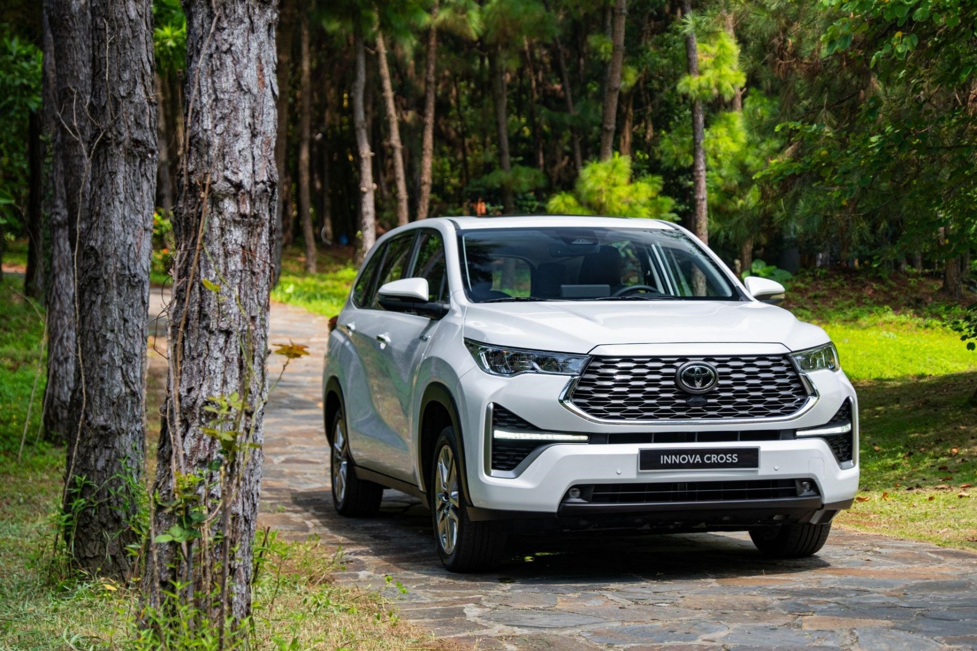 Toyota Innova Cross vững ngôi số 1 phân khúc xe hybrid tại Việt Nam, áp đảo phân khúc xe MPV Toyota Innova Cross vững ngôi số 1 phân khúc xe hybrid tại Việt Nam, áp đảo phân khúc xe MPV