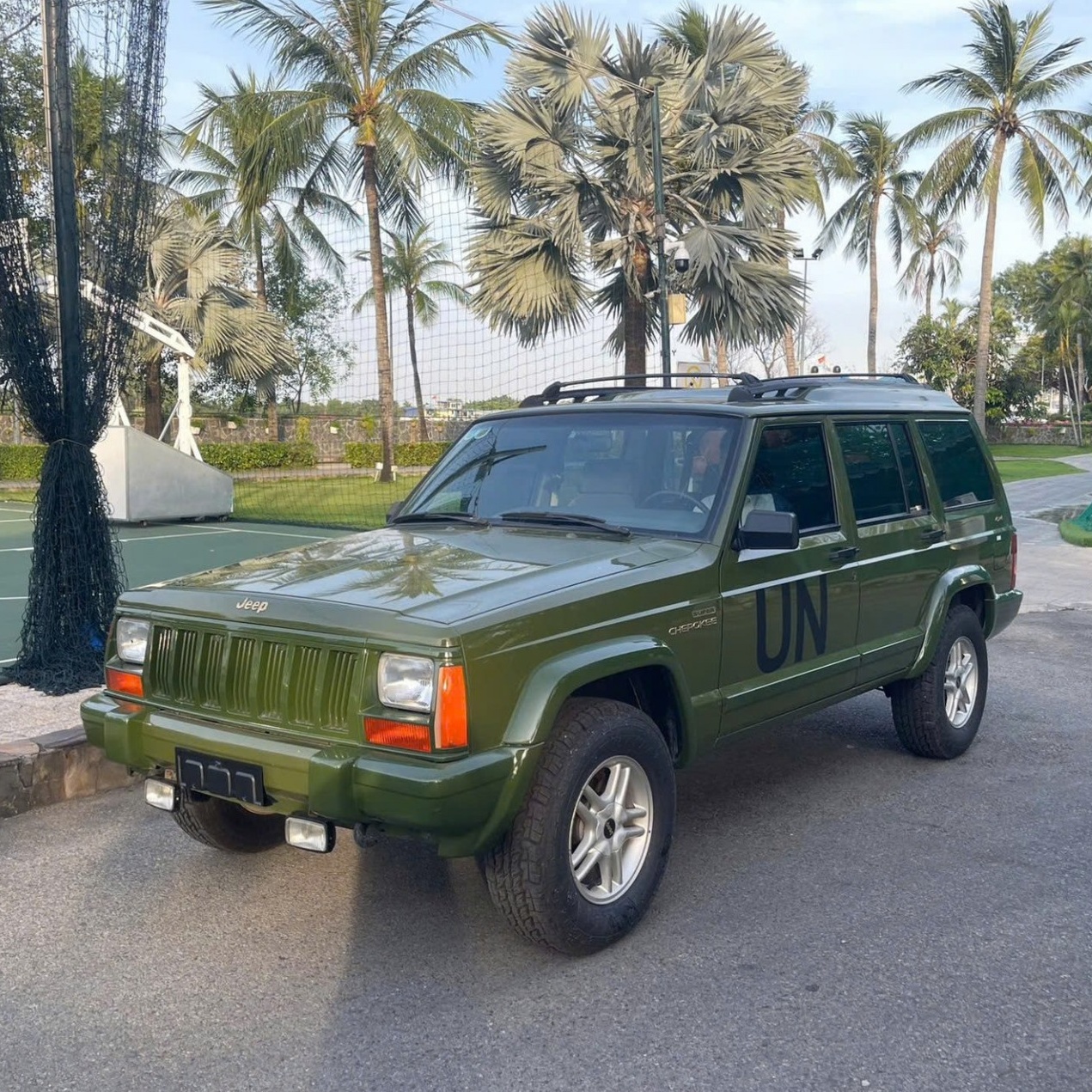 Ngắm Jeep Cherokee gần 25 năm tuổi mới 