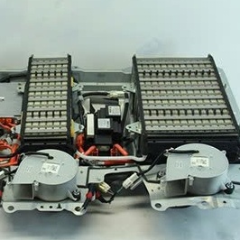 Xe hybrid bao lâu phải thay pin?