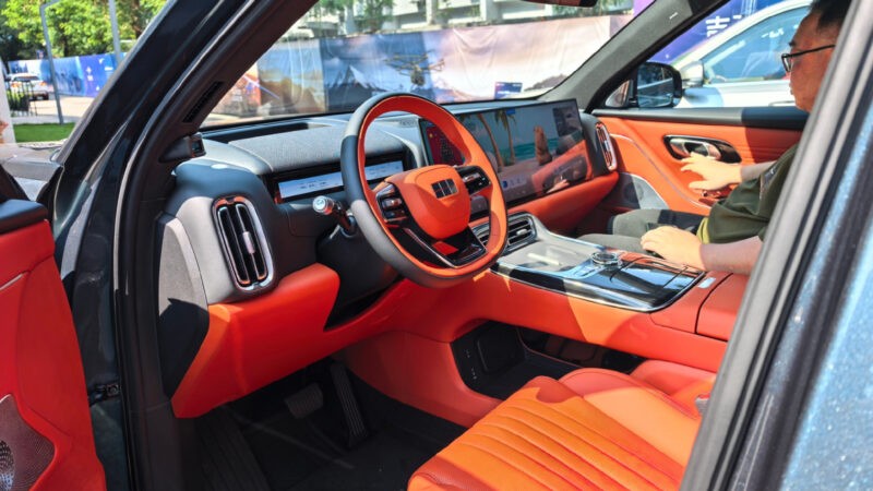 Geely Galaxy M9 - Mẫu crossover cao cấp với hệ thống trí tuệ nhân tạo nổi bật ở WAIC 2025