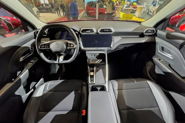 Cận cảnh MG ZS 2025, lột xác thiết kế, lần đầu có bản hybrid