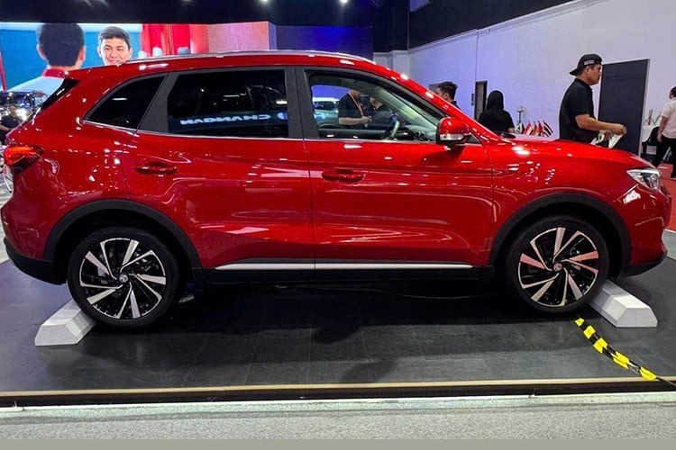 Cận cảnh MG ZS 2025, lột xác thiết kế, lần đầu có bản hybrid