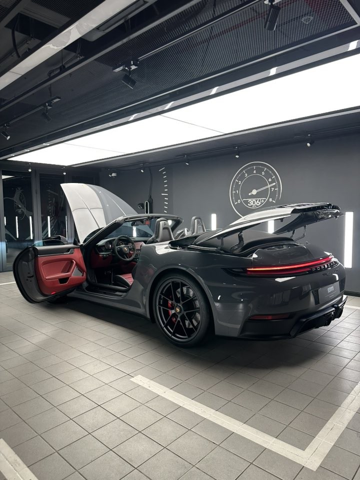 Porsche 911 trang bị động cơ hybrid có giá lăn bánh hơn 16 tỷ đồng tại Việt Nam