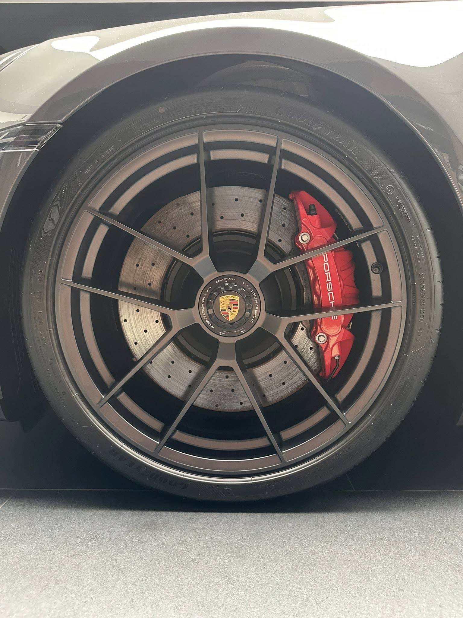 Porsche 911 trang bị động cơ hybrid có giá lăn bánh hơn 16 tỷ đồng tại Việt Nam