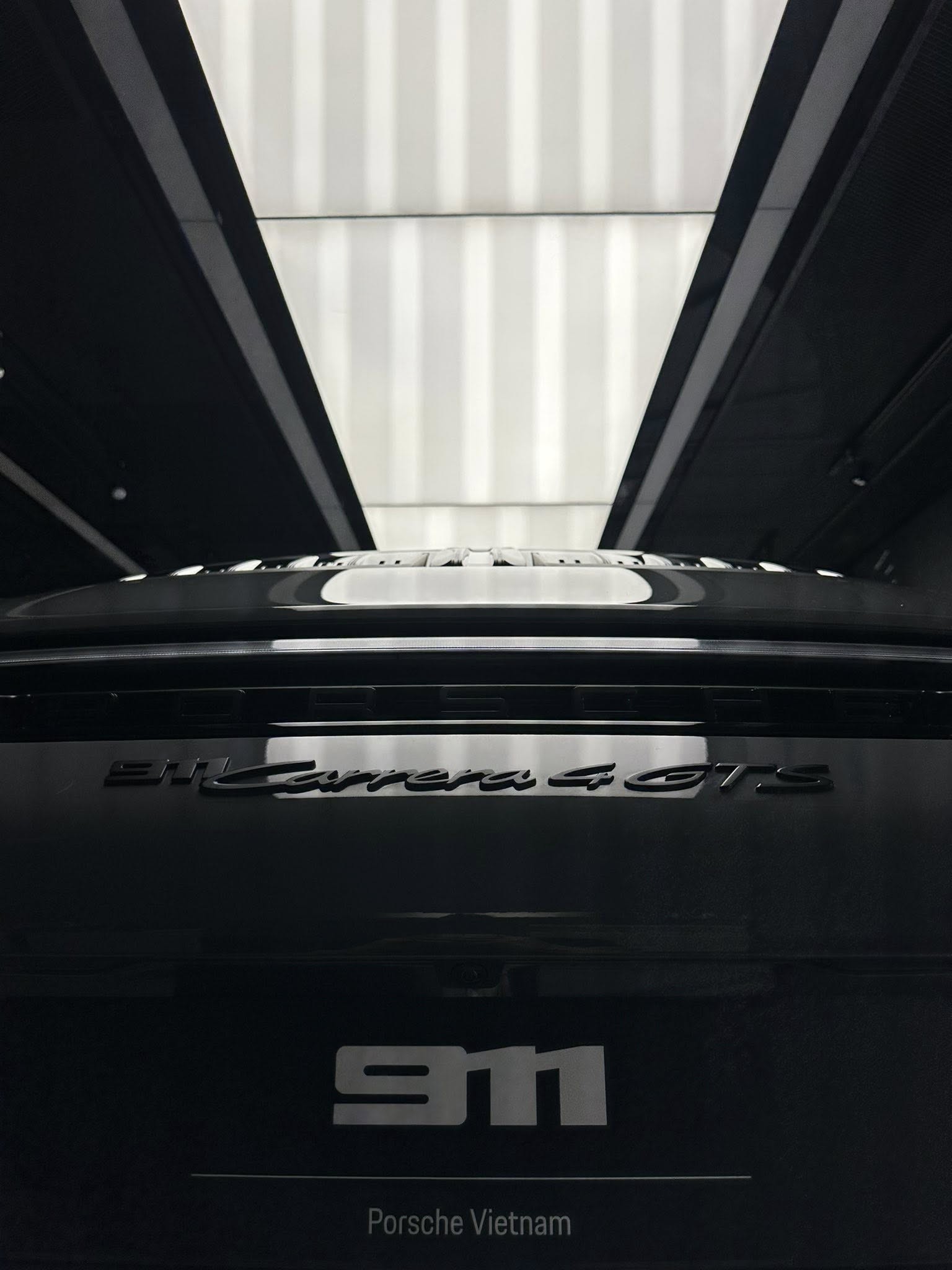 Porsche 911 trang bị động cơ hybrid có giá lăn bánh hơn 16 tỷ đồng tại Việt Nam