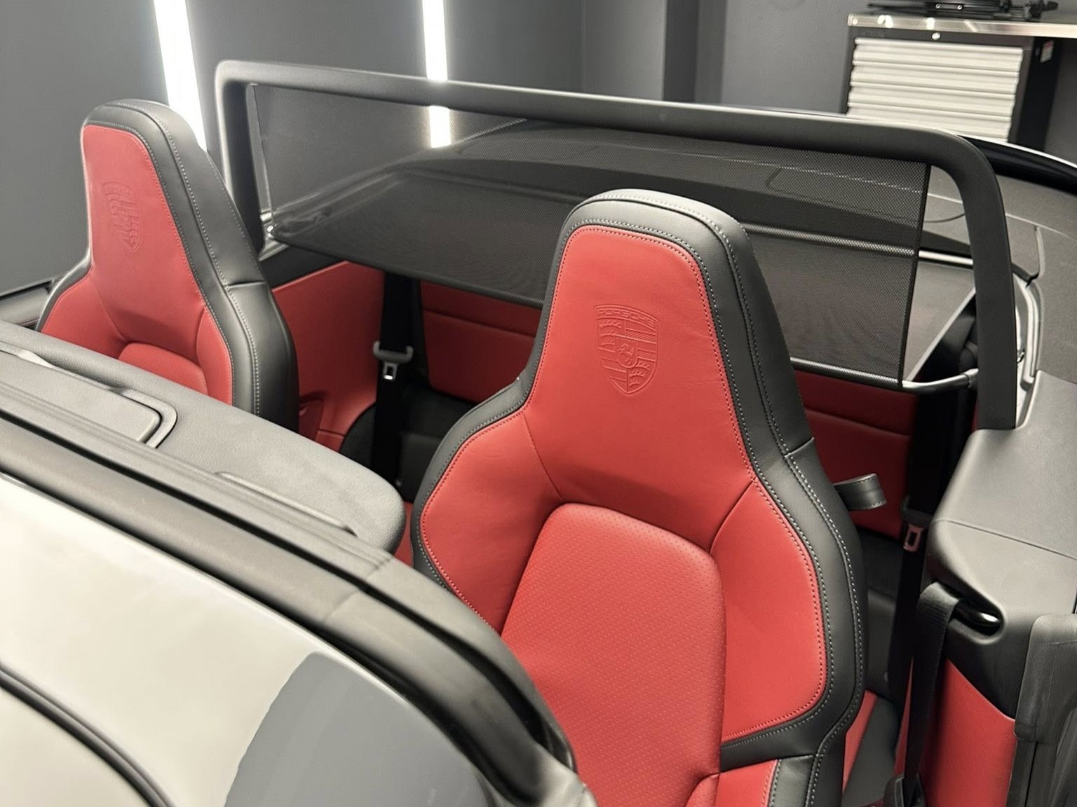 Porsche 911 trang bị động cơ hybrid có giá lăn bánh hơn 16 tỷ đồng tại Việt Nam