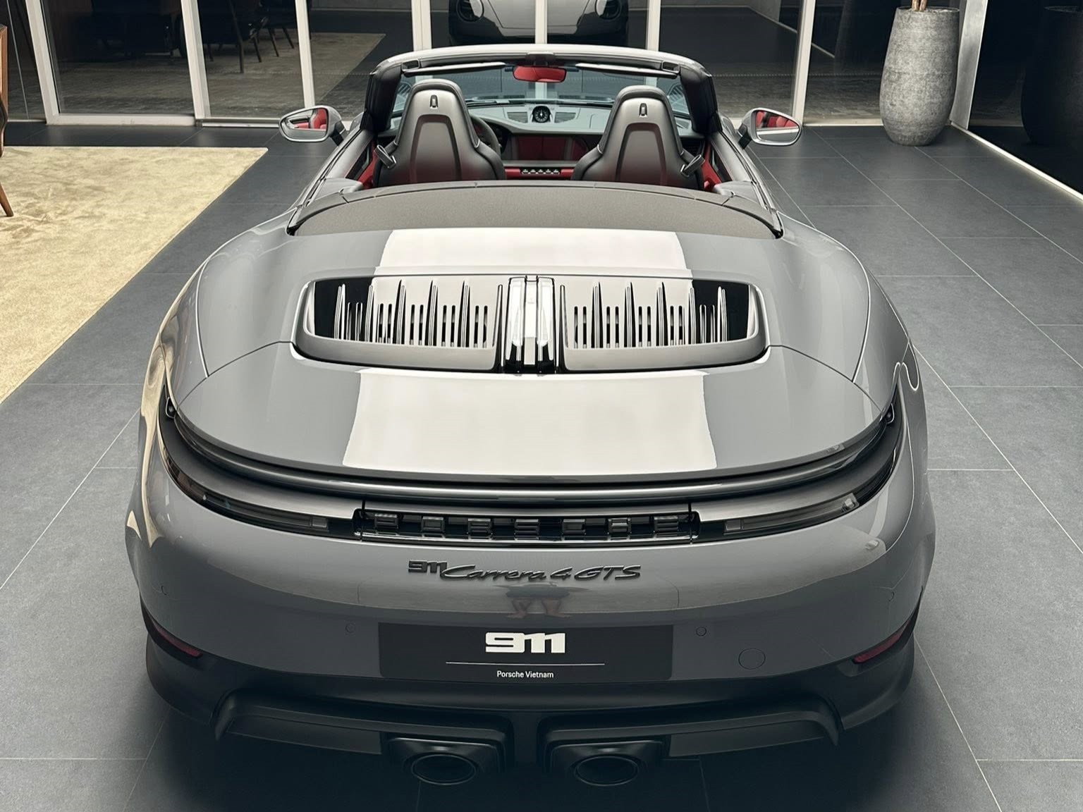 Porsche 911 trang bị động cơ hybrid có giá lăn bánh hơn 16 tỷ đồng tại Việt Nam