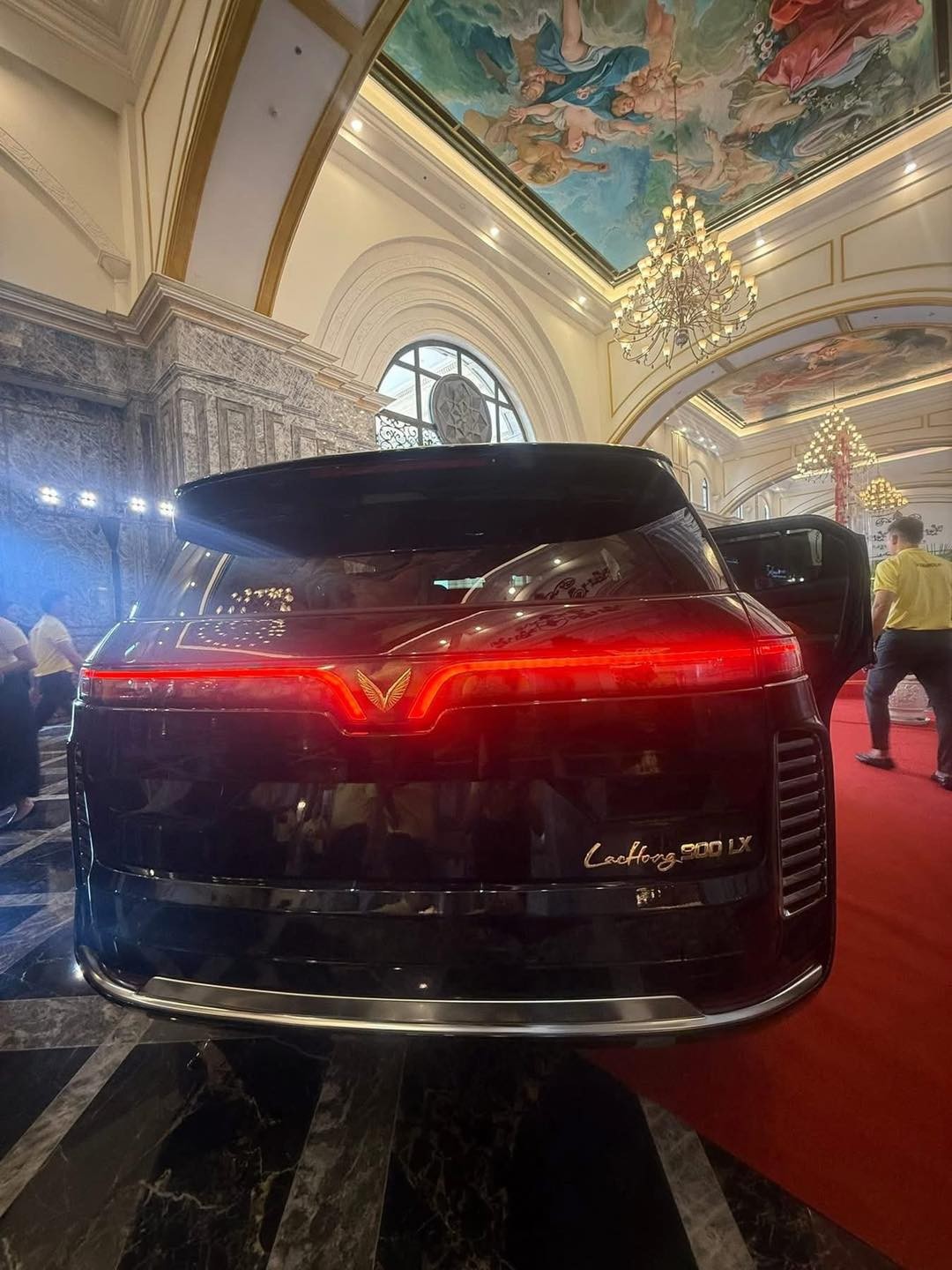 VinFast VF 9 bản đặc biệt lần đầu lộ ảnh nội thất