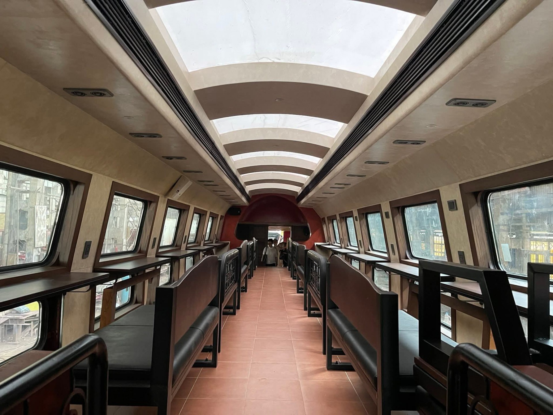 Bên trong đoàn tàu di sản The Hanoi Train, sắp khai trương vào 19/8 tới