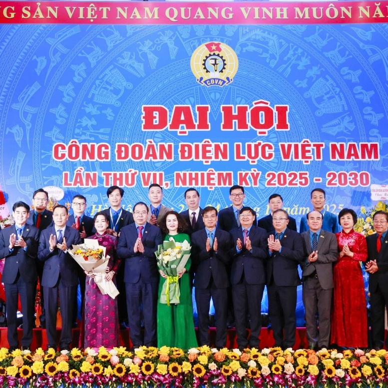 Đổi mới phong trào thi đua để xây dựng Công đoàn Điện lực Việt Nam vững mạnh toàn diện