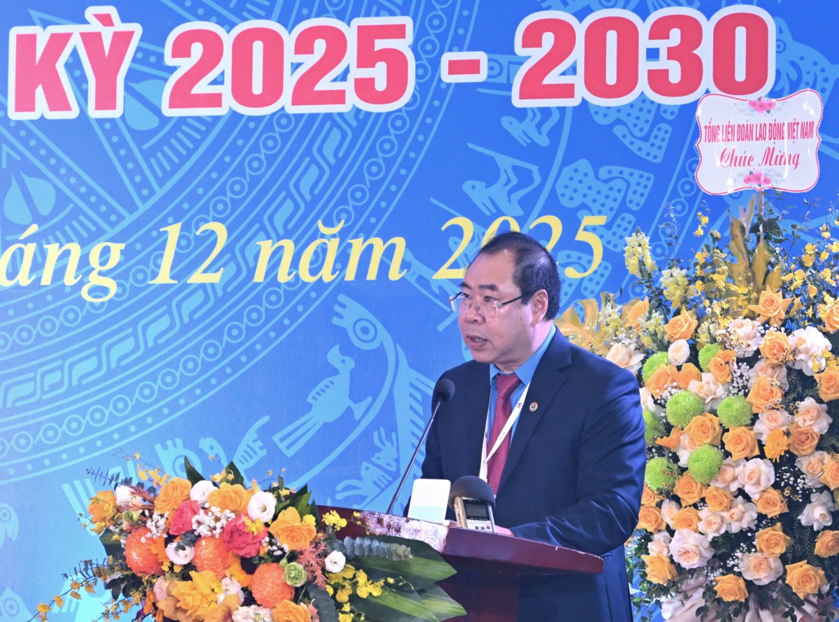 / Đổi mới phong trào thi đua để xây dựng Công đoàn Điện lực Việt Nam vững mạnh toàn diện