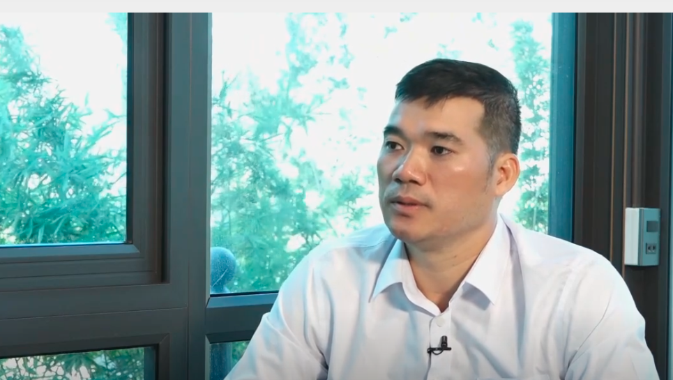 Anh hùng Lao động Phạm Đình Duẩn - Thợ lò bậc 5/5, Công ty Cổ phần Than Vàng Danh - Vinacomin. Ảnh: Nguyễn Việt Anh hùng Lao động Phạm Đình Duẩn - Thợ lò bậc 5/5, Công ty Cổ phần Than Vàng Danh - Vinacomin. Ảnh: Nguyễn Việt