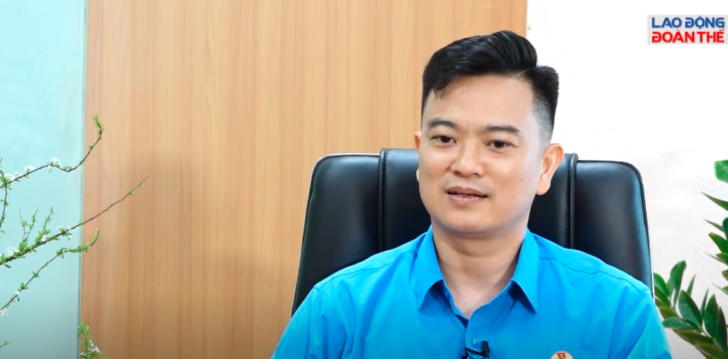Đồng chí Nguyễn Mạnh Hùng - Chủ tịch Công đoàn Công ty cổ phần May xuất khẩu Hà Bắc. Ảnh: Nguyễn Việt