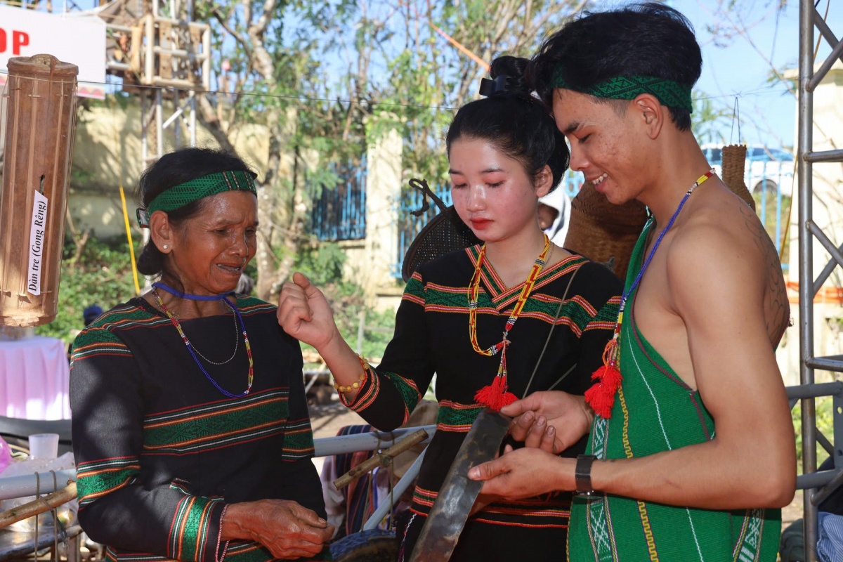 “Hoa thắm” vì cộng đồng ở Lâm Đồng - Bài 1: Gắn kết nơi bon làng