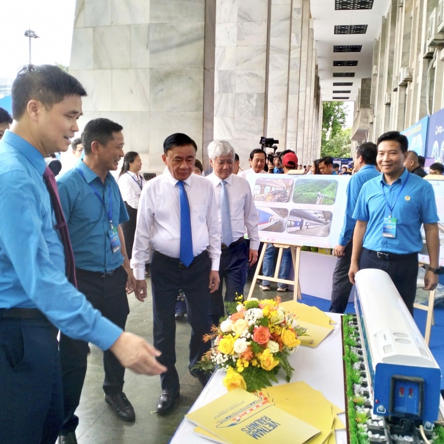 Kiến tạo từ gốc để chăm lo bền vững cho người lao động đường sắt