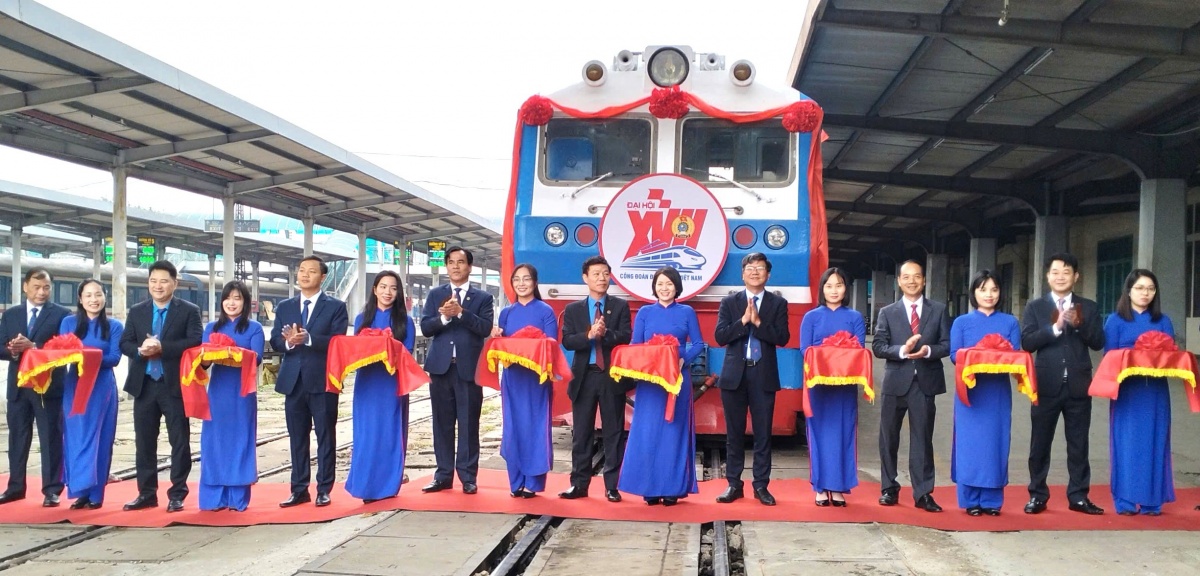 Khai trương đoàn tàu tuyên truyền chào mừng Đại hội XVII Công đoàn Đường sắt Việt Nam