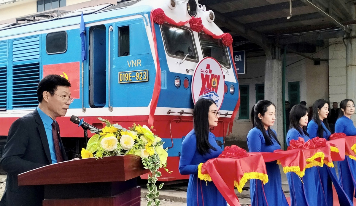 Khai trương đoàn tàu tuyên truyền chào mừng Đại hội XVII Công đoàn Đường sắt Việt Nam