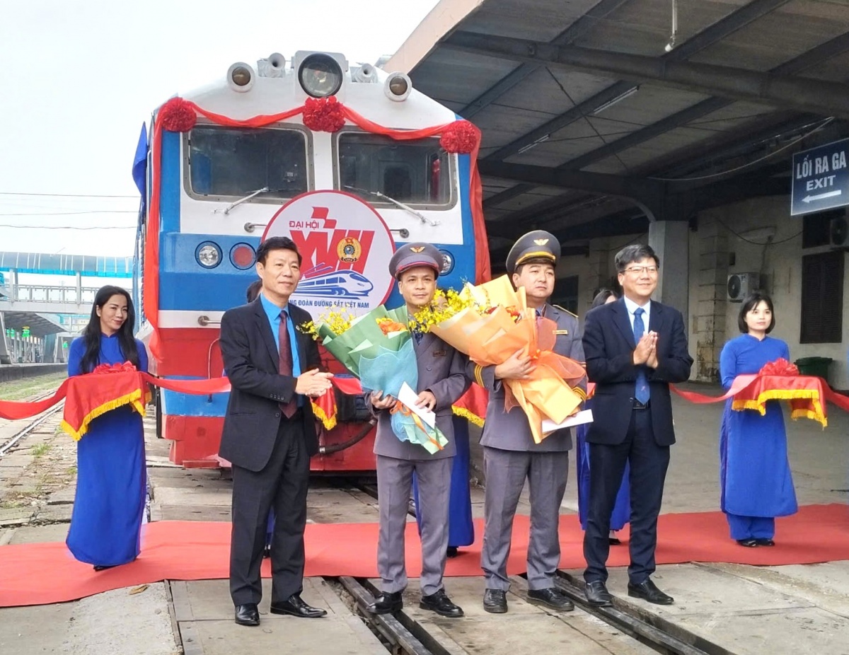 Khai trương đoàn tàu tuyên truyền chào mừng Đại hội XVII Công đoàn Đường sắt Việt Nam