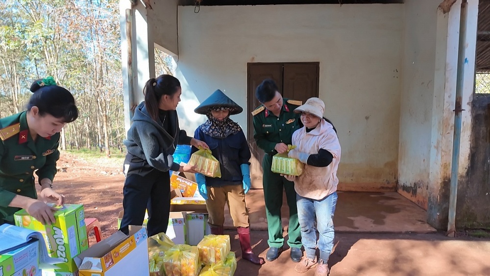 Lan tỏa nghĩa tình quân - dân nơi biên cương qua từng mô hình Công đoàn thực tiễn Lan tỏa nghĩa tình quân - dân nơi biên cương qua từng mô hình Công đoàn thực tiễn