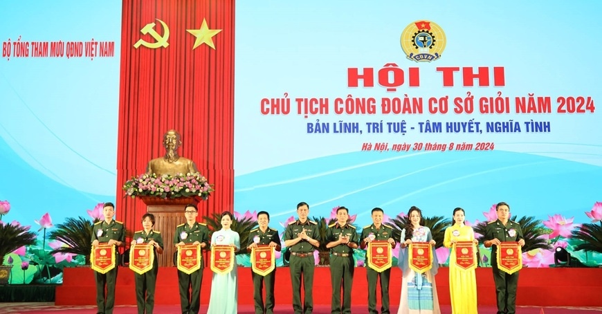 Xây dựng cán bộ công đoàn “3 giỏi, 4 tốt” trong quân đội