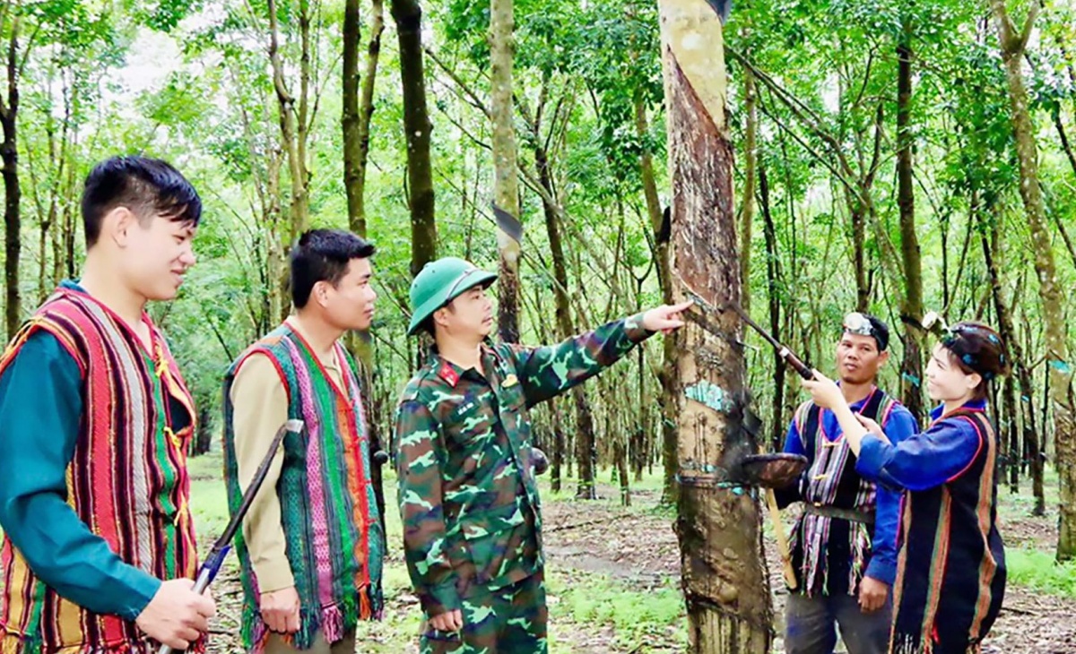 Xây dựng cán bộ công đoàn “3 giỏi, 4 tốt” trong quân đội