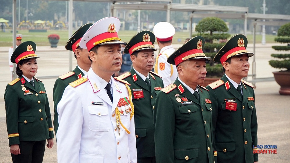 Thượng tướng Lê Quang Minh, Phó Chủ nhiệm TCCT QĐND Việt Nam (bên trái) và Thiếu tướng Phạm Văn Hiếu, Chính ủy BTL Lăng Chủ tịch Hồ Chí Minh