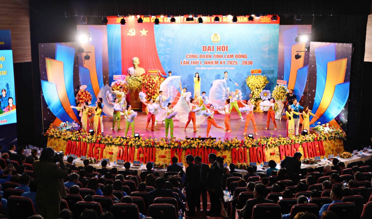 Cán bộ, đoàn viên, người lao động tỉnh Lâm Đồng phấn khởi, vững tin bước vào vận hội mới. Cán bộ, đoàn viên, người lao động tỉnh Lâm Đồng phấn khởi, vững tin bước vào vận hội mới.