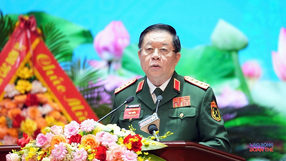 Đại tướng Nguyễn Trọng Nghĩa, Ủy viên Bộ Chính trị, Bí thư Trung ương Đảng, Ủy viên Thường vụ Quân ủy Trung ương, Chủ nhiệm Tổng cục Chính trị QĐND Việt Nam: “Đại hội Công đoàn Quân đội lần thứ XI thể hiện bản lĩnh chính trị, ý chí và khát vọng cống hiến của cán bộ, đoàn viên công đoàn, người lao động toàn quân; góp phần quan trọng vào sự nghiệp xây dựng Quân đội nhân dân Việt Nam vững mạnh, bảo vệ vững chắc Tổ quốc Việt Nam xã hội chủ nghĩa”. Ảnh: Mạnh Thắng