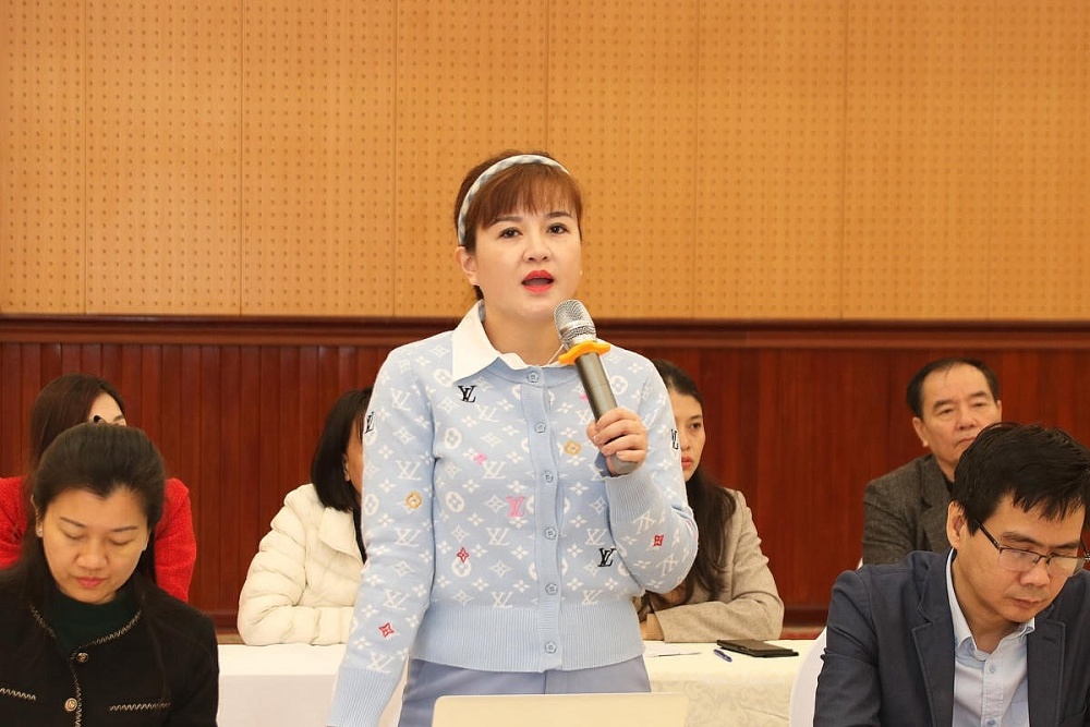 Bà Hoàng Thu Hồng, Trưởng ban Tuyên giáo và Công tác xã hội Ủy ban MTTQ Việt Nam TP Hà Nội phát biểu tại Tọa đàm. Ảnh: Tiến Đạt