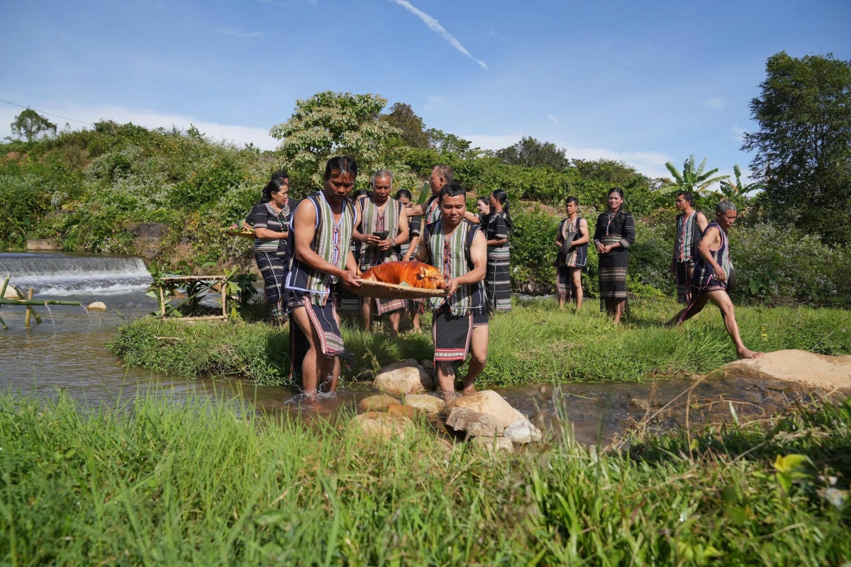 Mạch ngầm cao nguyên – Bài 3: Gác lại nỗi niềm riêng, chung sức cùng buôn làng