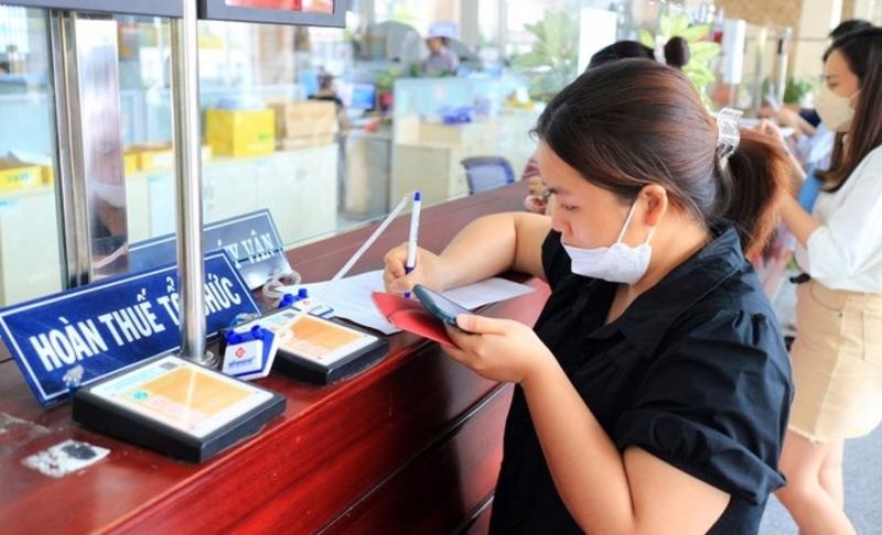 Các khoản thu nhập từ tiền lương tiền công được miễn thuế thu nhập cá nhân