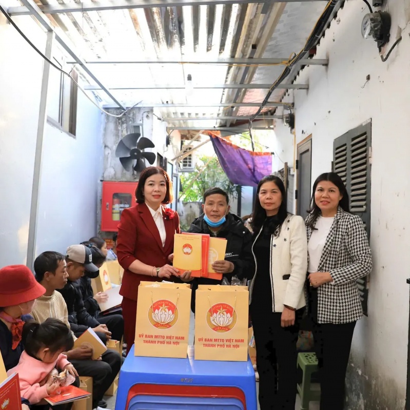Hà Nội chi hơn 5,2 tỷ đồng tặng quà Tết cho hơn 5.000 hộ cận nghèo