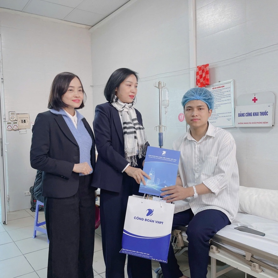 Công đoàn thăm hỏi kỹ sư dũng cảm cứu người trong vụ cháy tại Hà Nội