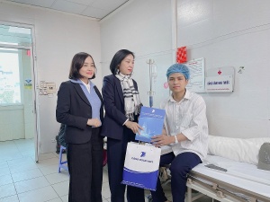 Công đoàn thăm hỏi kỹ sư dũng cảm cứu người trong vụ cháy tại Hà Nội