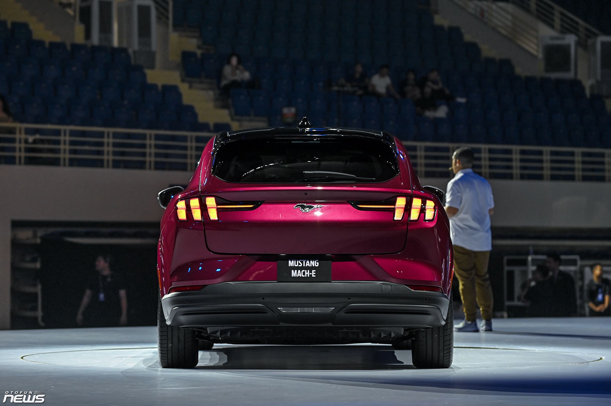 Ford Mustang Mach-E: Di sản của dòng xe cơ bắp Mỹ trong một mẫu xe SUV điện Ford Mustang Mach-E: Di sản của dòng xe cơ bắp Mỹ trong một mẫu xe SUV điện