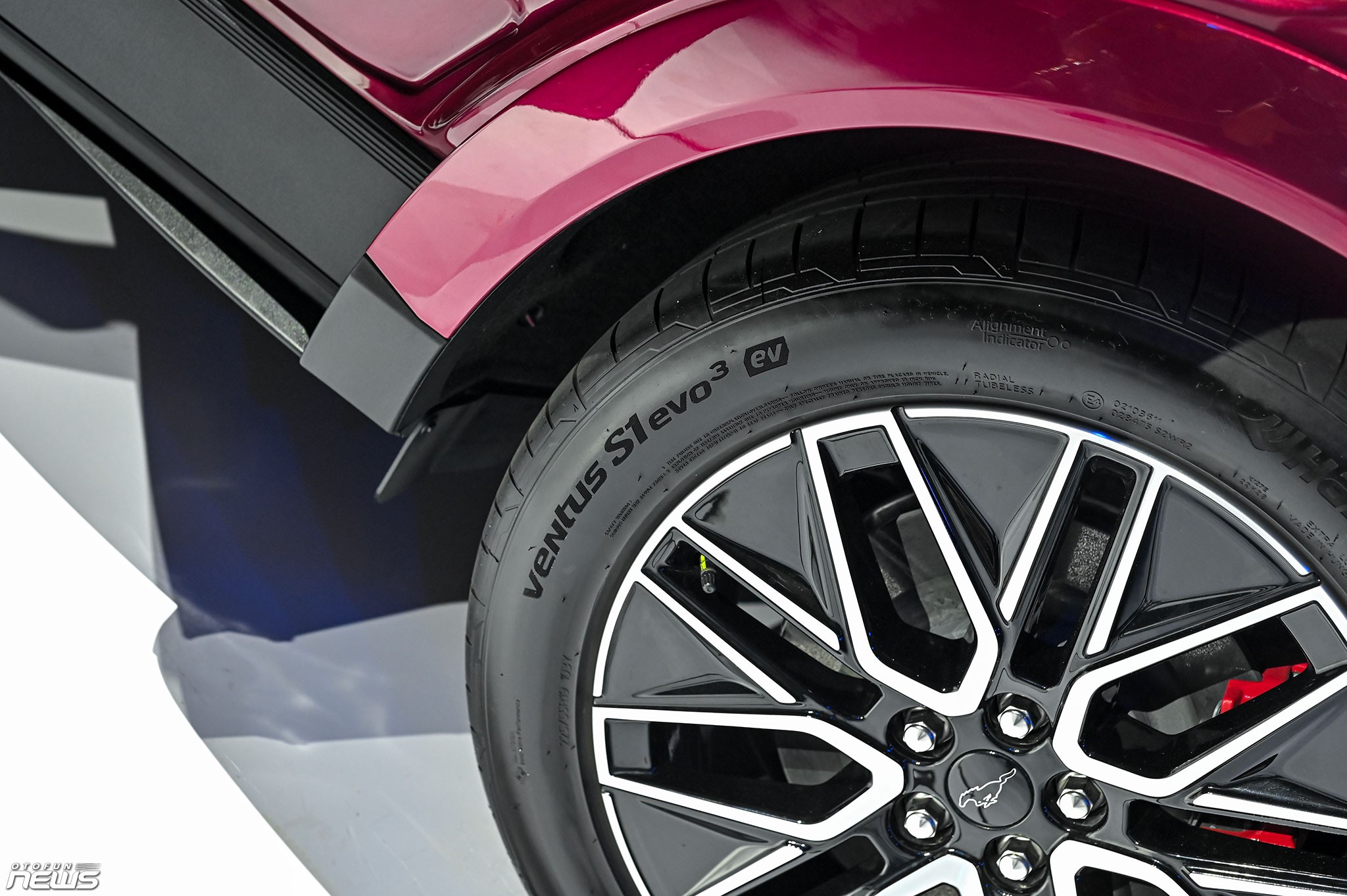 Ford Mustang Mach-E: Di sản của dòng xe cơ bắp Mỹ trong một mẫu xe SUV điện Ford Mustang Mach-E: Di sản của dòng xe cơ bắp Mỹ trong một mẫu xe SUV điện