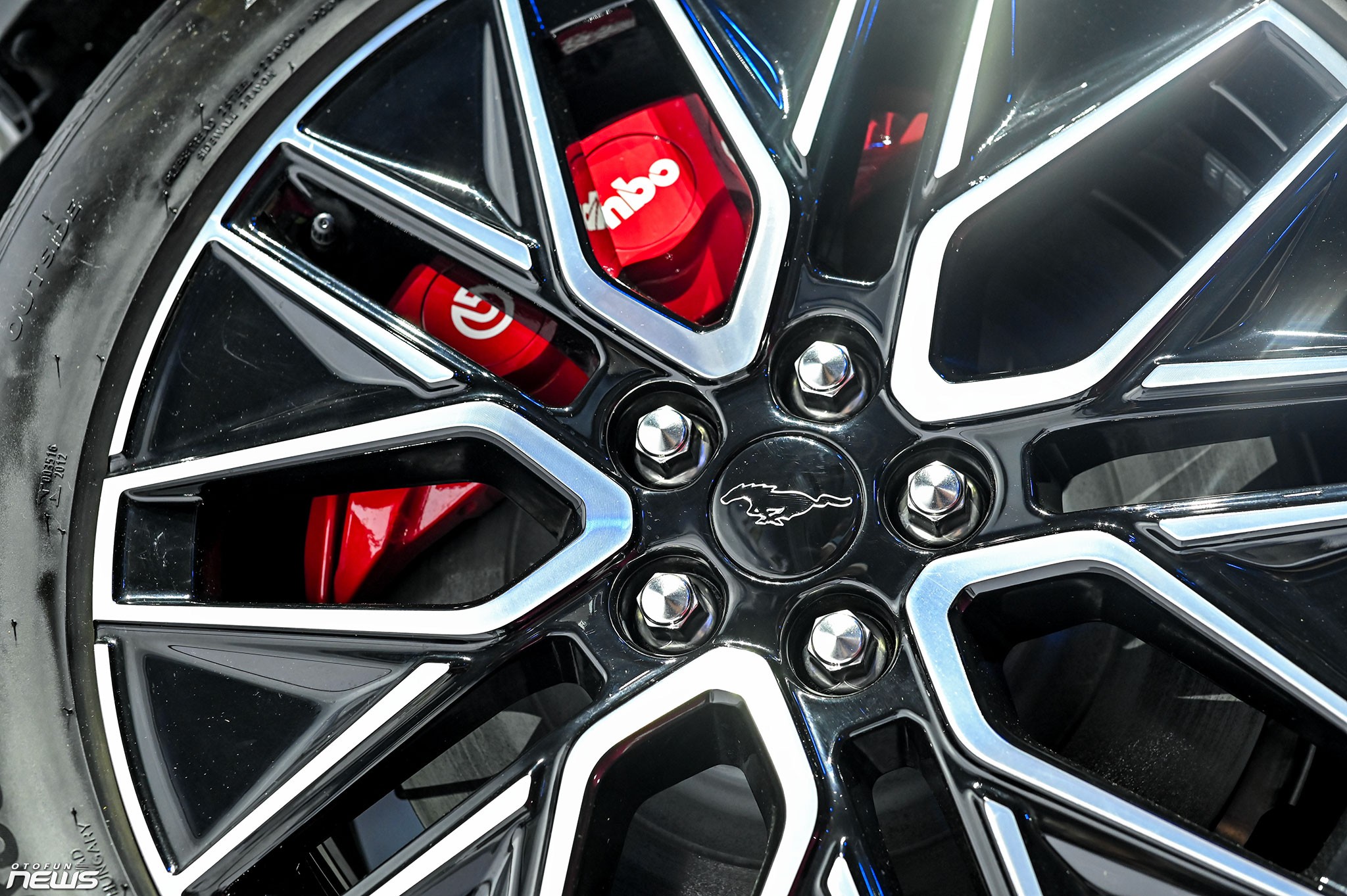 Ford Mustang Mach-E: Di sản của dòng xe cơ bắp Mỹ trong một mẫu xe SUV điện Ford Mustang Mach-E: Di sản của dòng xe cơ bắp Mỹ trong một mẫu xe SUV điện