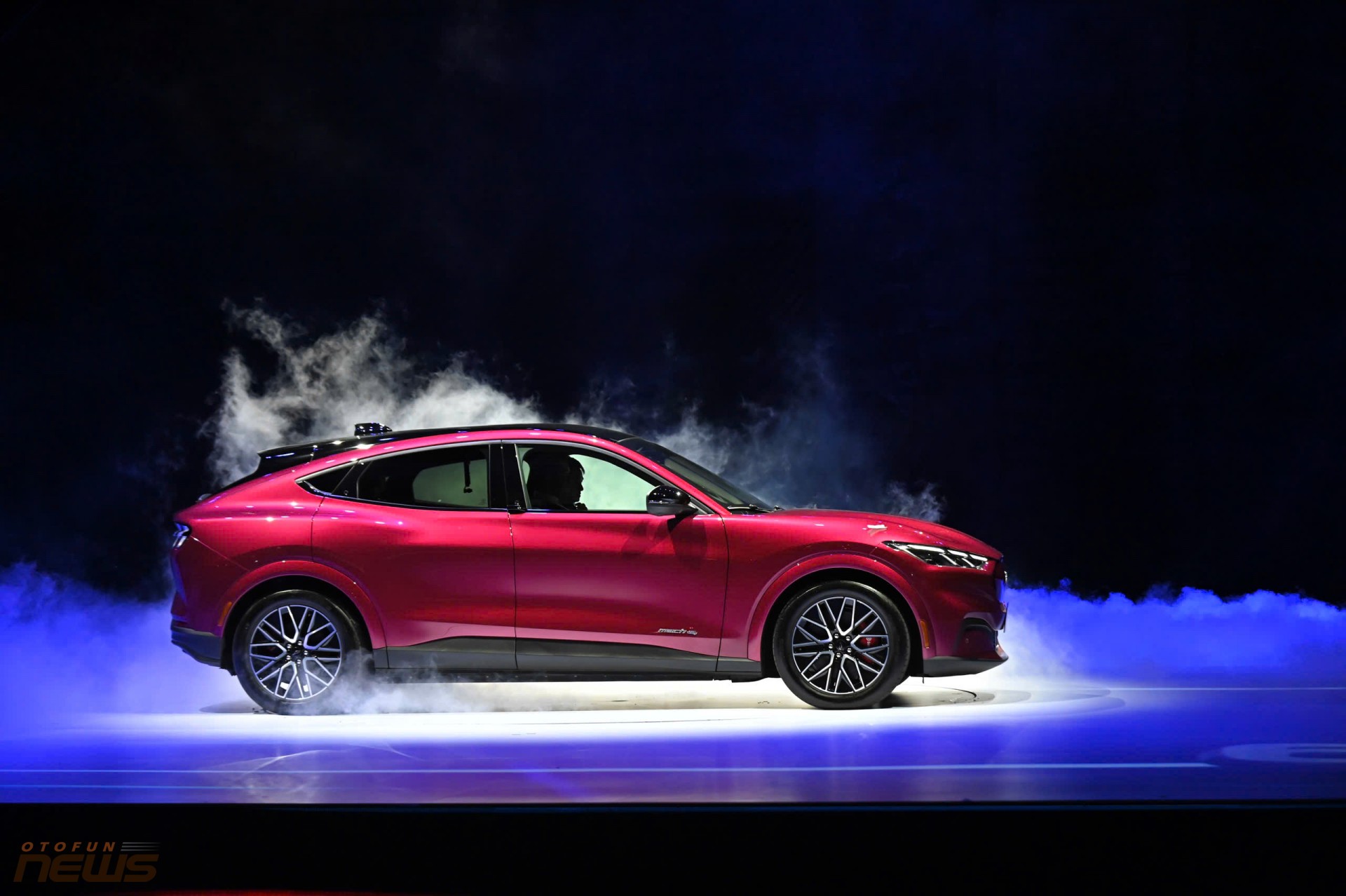 Ford Việt Nam ra mắt xe điện Mustang Mach-E, công bố hệ thống 300 trạm sạc