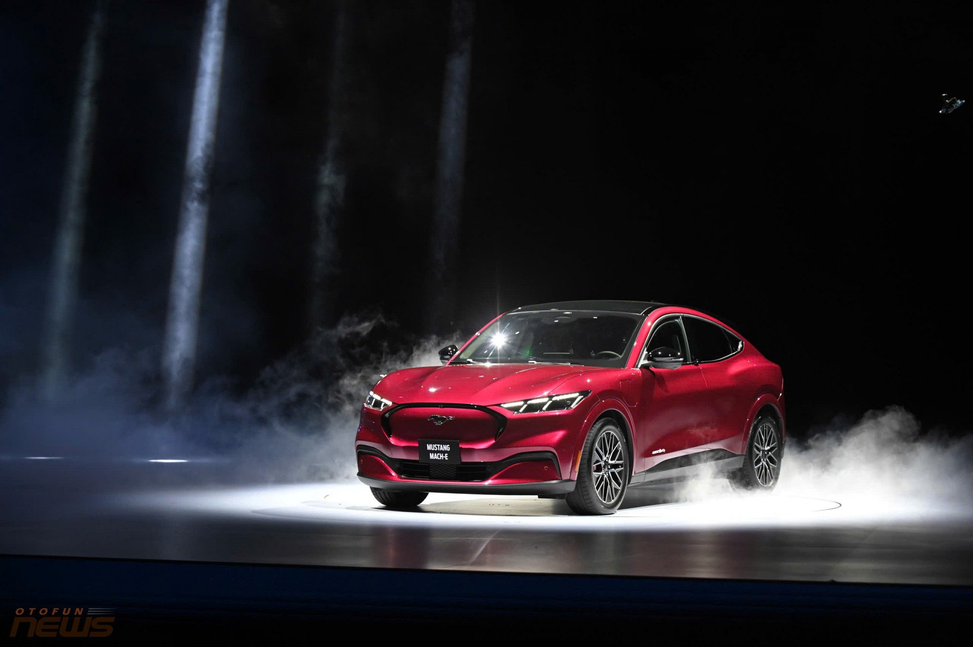 Ford Việt Nam ra mắt xe điện Mustang Mach-E, công bố hệ thống 300 trạm sạc