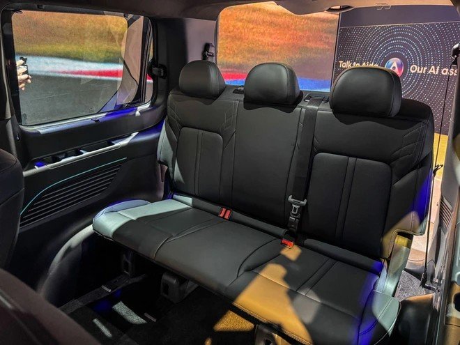 Cận cảnh Hyundai Staria EV 2026, sạc nhanh chỉ với 20 phút