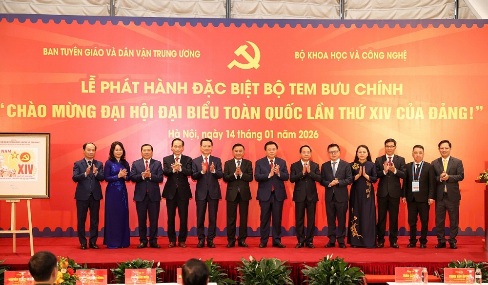 Lễ phát hành đặc biệt bộ tem bưu chính chào mừng Đại hội Đại biểu toàn quốc lần thứ XIV của Đảng. Ảnh: Trung tâm Báo chí Đại hội XIV